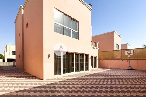Villa en Dubai, 4 dormitorios, 468.7 m², № 37818 - foto 3