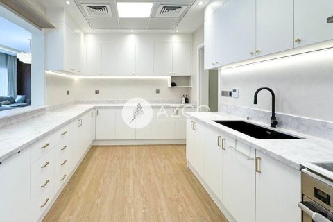 Villa en Dubai, 4 dormitorios, 468.7 m², № 37818 - foto 4