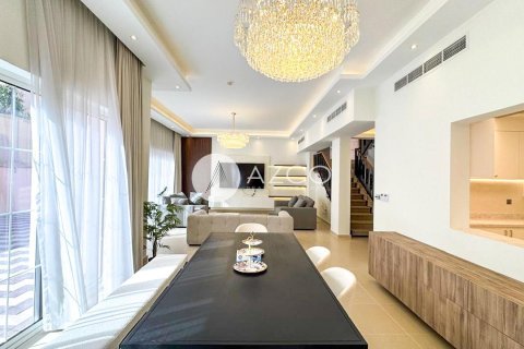 Villa en Dubai, 4 dormitorios, 468.7 m², № 37818 - foto 2