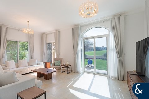 Villa in Victory Heights, Dubai Sports City, Dubai 5 bedrooms, 357 sq.m. № 98895 - photo 6