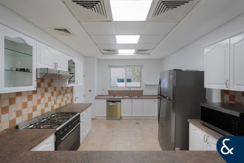 Villa in Victory Heights, Dubai Sports City, Dubai 5 bedrooms, 357 sq.m. № 98895 - photo 9