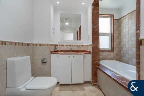 Villa in Victory Heights, Dubai Sports City, Dubai 5 bedrooms, 357 sq.m. № 98895 - photo 18