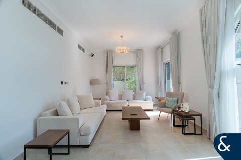 Villa in Victory Heights, Dubai Sports City, Dubai 5 bedrooms, 357 sq.m. № 98895 - photo 7