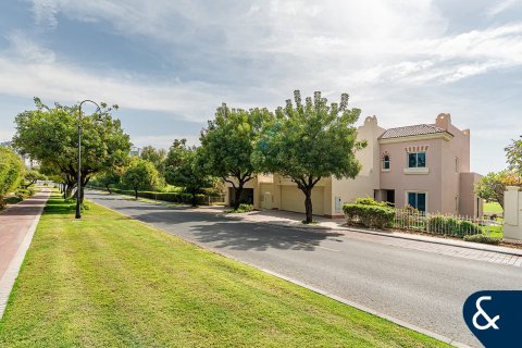 Villa in Victory Heights, Dubai Sports City, Dubai 5 bedrooms, 357 sq.m. № 98895 - photo 2