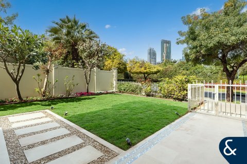 Villa in Victory Heights, Dubai Sports City, Dubai 5 bedrooms, 357 sq.m. № 98895 - photo 21