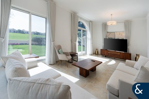 Villa in Victory Heights, Dubai Sports City, Dubai 5 bedrooms, 357 sq.m. № 98895 - photo 5