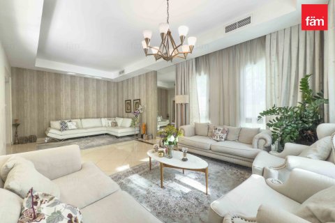 Снять в аренду виллу в Дубае: 3 спальни, 332м², № 89241 - фото 3