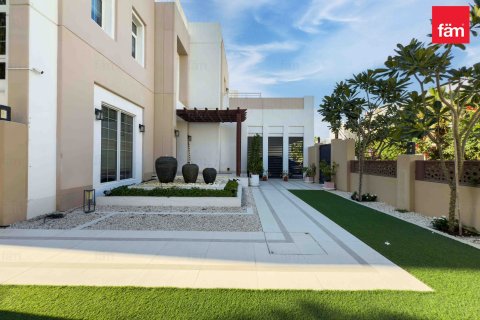 Снять в аренду виллу в Дубае: 3 спальни, 332м², № 89241 - фото 15