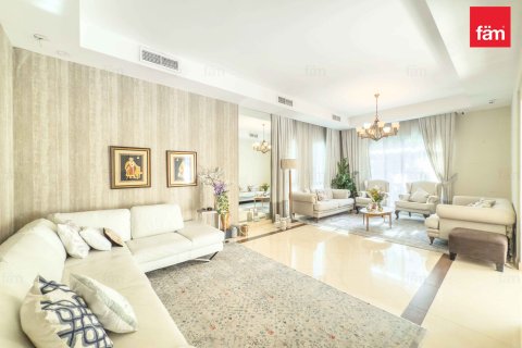 Снять в аренду виллу в Дубае: 3 спальни, 332м², № 89241 - фото 4