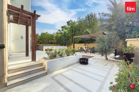 Снять в аренду виллу в Дубае: 3 спальни, 332м², № 89241 - фото 17