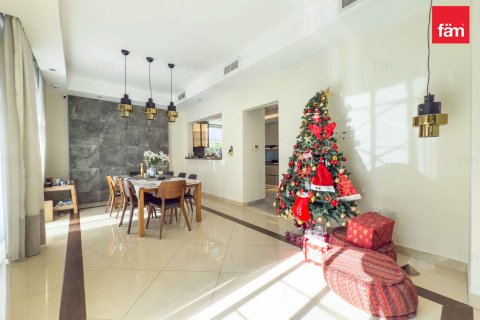 Снять в аренду виллу в Дубае: 3 спальни, 332м², № 89241 - фото 6