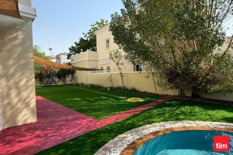 Снять в аренду виллу в Дубае: 4 спальни, 688.8м², № 89238 - фото 5