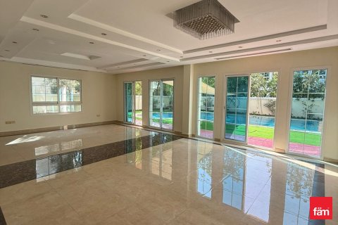 Вилла в Дубае, 4 спальни, 688.8м², № 89238