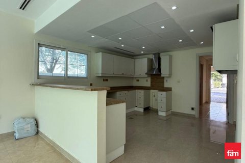 Снять в аренду виллу в Дубае: 4 спальни, 688.8м², № 89238 - фото 14