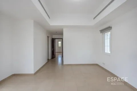 Снять в аренду виллу в Арабиан Ранчес, Дубай: 4 спальни, 361м², № 122913 - фото 15