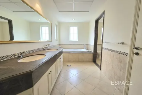 Снять в аренду виллу в Арабиан Ранчес, Дубай: 4 спальни, 361м², № 122913 - фото 14