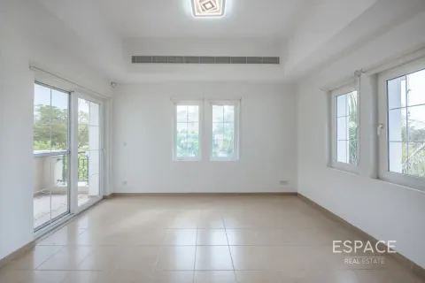 Снять в аренду виллу в Арабиан Ранчес, Дубай: 4 спальни, 361м², № 122913 - фото 10