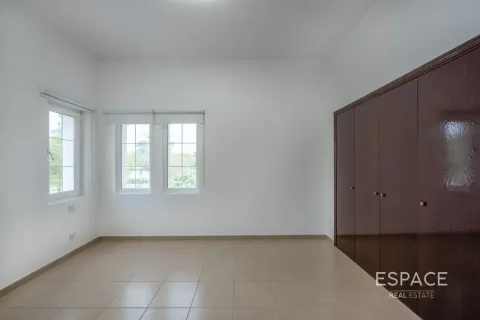 Снять в аренду виллу в Арабиан Ранчес, Дубай: 4 спальни, 361м², № 122913 - фото 12