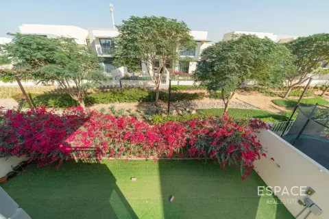 Villa in Dubai Hills Estate, Dubai 4 bedrooms, 229 sq.m. № 122912 - photo 17