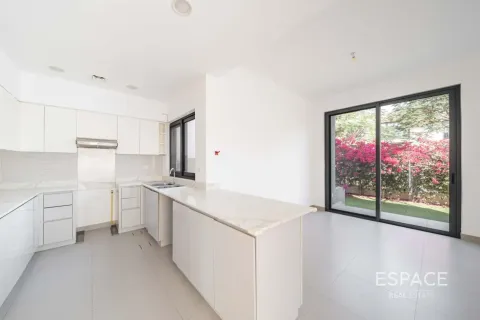 Villa in Dubai Hills Estate, Dubai 4 bedrooms, 229 sq.m. № 122912 - photo 5