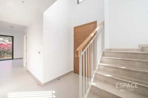 Villa in Dubai Hills Estate, Dubai 4 bedrooms, 229 sq.m. № 122912 - photo 6