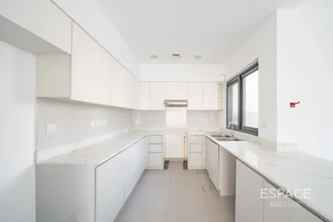 Villa in Dubai Hills Estate, Dubai 4 bedrooms, 229 sq.m. № 122912 - photo 4