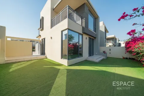 Villa in Dubai Hills Estate, Dubai 4 bedrooms, 229 sq.m. № 122912