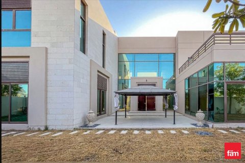 Снять в аренду виллу в Дубае: 5 спален, 960.1м², № 70720 - фото 10