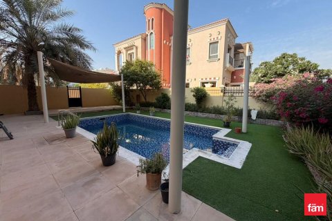 Villa en Dubai, 5 dormitorios, 673.9 m², № 70718 - foto 7