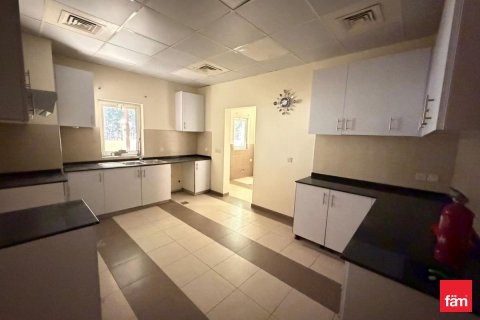 Villa en Dubai, 5 dormitorios, 673.9 m², № 70718 - foto 12