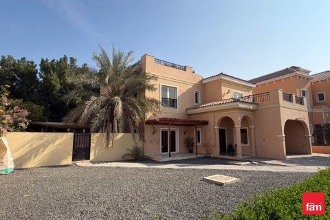 Villa en Dubai, 5 dormitorios, 673.9 m², № 70718 - foto 1