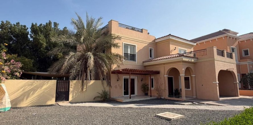 Villa en Dubai, 5 dormitorios, 673.9 m², № 70718