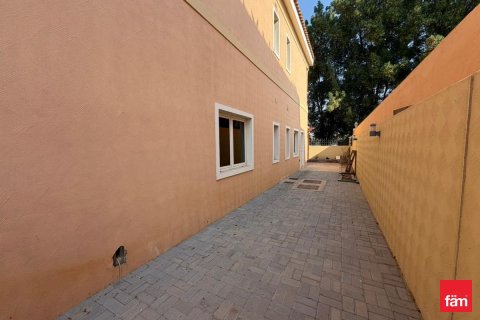 Villa en Dubai, 5 dormitorios, 673.9 m², № 70718 - foto 11