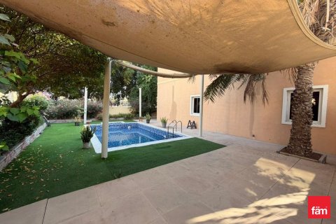 Villa en Dubai, 5 dormitorios, 673.9 m², № 70718 - foto 8