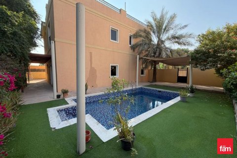 Villa en Dubai, 5 dormitorios, 673.9 m², № 70718 - foto 9