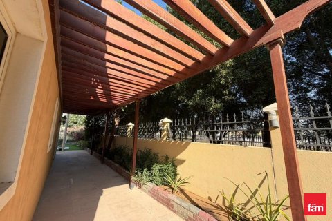 Villa en Dubai, 5 dormitorios, 673.9 m², № 70718 - foto 10