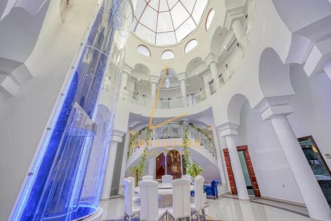 Снять в аренду виллу в Sector E, Emirates Hills, Дубай: 8 спален, 1486м², № 93002 - фото 22