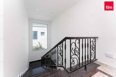 Villa in Dubai 4 bedrooms, 527.4 sq.m. № 11545 - photo 10