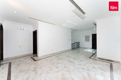 Villa in Dubai 4 bedrooms, 527.4 sq.m. № 11545 - photo 12