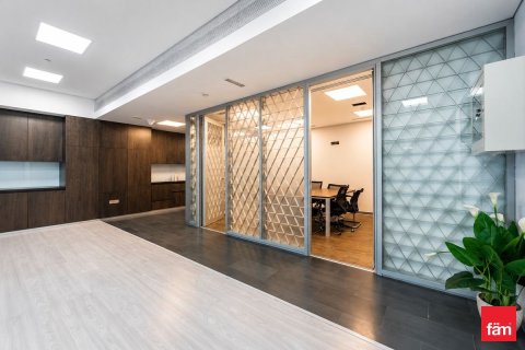 Office in Sheikh Zayed Road, Dubai 83.6 sq.m. № 112379 - photo 3
