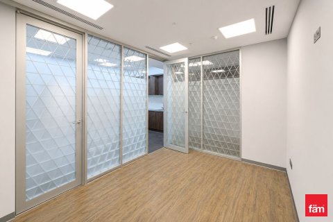 Office in Sheikh Zayed Road, Dubai 83.6 sq.m. № 112379 - photo 4
