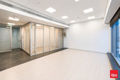 Office in Sheikh Zayed Road, Dubai 83.6 sq.m. № 112379 - photo 2