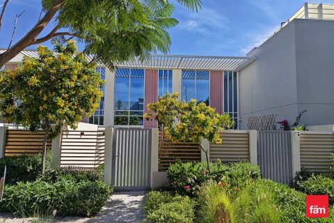 Townhouse in Dubai 2 bedrooms, 123.7 sq.m. № 112378