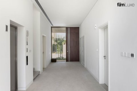 Villa in Dubai 4 bedrooms, 448 sq.m. № 109820 - photo 27