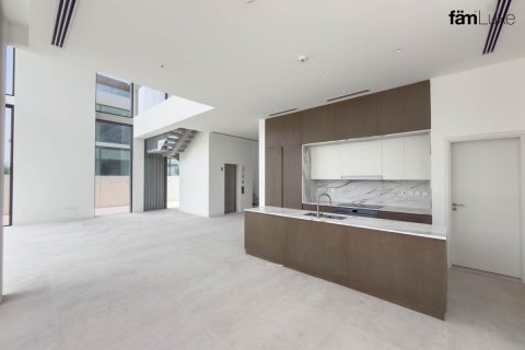 Villa in Dubai 4 bedrooms, 448 sq.m. № 109820 - photo 9
