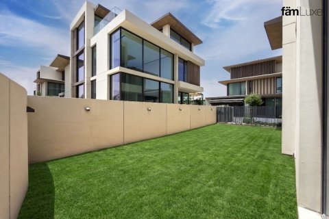 Villa in Dubai 4 bedrooms, 448 sq.m. № 109820 - photo 5