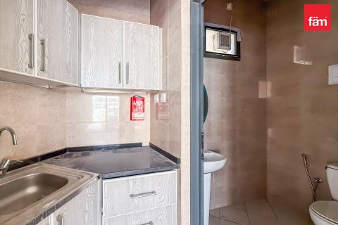 Снять в аренду магазин в Рас-аль-Хоре, Дубай: 53м², № 109822 - фото 10