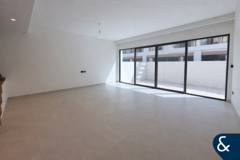 Villa in Damac Lagoons, Dubai 4 bedrooms, 211 sq.m. № 98593 - photo 4