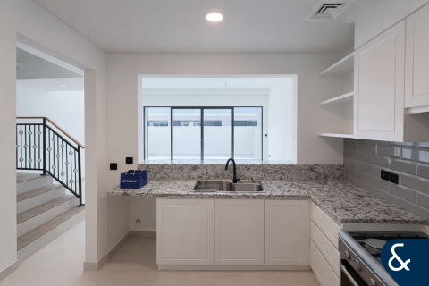 Villa in Damac Lagoons, Dubai 4 bedrooms, 211 sq.m. № 98593 - photo 3