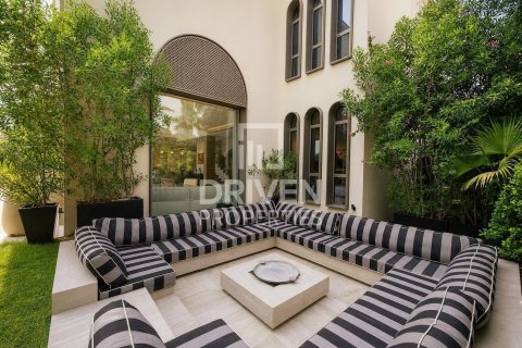 Villa in Jumeirah Islands, Dubai 4 bedrooms, 1001.68 sq.m. № 141102 - photo 28